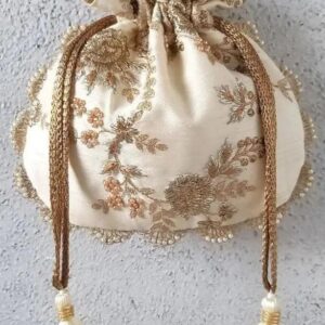 Off white scallop potli bag